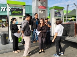 38776.jpg - คณะผู้บริหาร และพนักงานเทศบาลตำบลสันป่าตอง ได้ดำเนินการตรวจสอบสถานบริการน้ำมันในพื้นที่รับผิดชอบ จำนวน 3 แห่ง | https://www.sanpatong.go.th