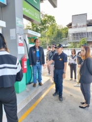 38781.jpg - คณะผู้บริหาร และพนักงานเทศบาลตำบลสันป่าตอง ได้ดำเนินการตรวจสอบสถานบริการน้ำมันในพื้นที่รับผิดชอบ จำนวน 3 แห่ง | https://www.sanpatong.go.th