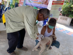 รณรงค์ฉีดวัคซีนโรคพิษสุนัขบ้า_๒๐๐๓๑๙_0019.jpg - โครงการรณรงค์ป้องกันโรคพิษสุนัขบ้า ประจำปี 2563 | https://www.sanpatong.go.th