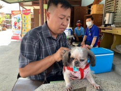 รณรงค์ฉีดวัคซีนโรคพิษสุนัขบ้า_๒๐๐๓๑๙_0049.jpg - โครงการรณรงค์ป้องกันโรคพิษสุนัขบ้า ประจำปี 2563 | https://www.sanpatong.go.th
