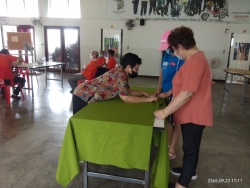 โรงเรียนผู้สูงอายุเทศบาลตำบลสันป่าตอง จัดกิจกรรมการตัดเย็บผ้าปูโต๊ะ (แบบสำเร็จ) ภาพที่ 3 | https://www.sanpatong.go.th