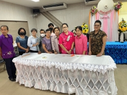 เทศบาลตำบลสันป่าตองได้จัดทำโครงการส่งเสริมอาชีพตามแนวเศรษฐกิจพอเพียง (หลักสูตร การผูกผ้าและจับจีบผ้างานพิธีการต่างๆประจำปีงบประมาณ2566)ในวันอังคารที่6 เดือนมิถุนายน พ.ศ.2566 ณ ห้องประชุมฟ้าใสเทศบาลตำบลสันป่าตอง ภาพที่ 3 | https://www.sanpatong.go.th