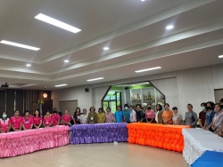 เทศบาลตำบลสันป่าตองได้จัดทำโครงการส่งเสริมอาชีพตามแนวเศรษฐกิจพอเพียง (หลักสูตร การผูกผ้าและจับจีบผ้างานพิธีการต่างๆประจำปีงบประมาณ2566)ในวันอังคารที่6 เดือนมิถุนายน พ.ศ.2566 ณ ห้องประชุมฟ้าใสเทศบาลตำบลสันป่าตอง ภาพที่ 5 | https://www.sanpatong.go.th