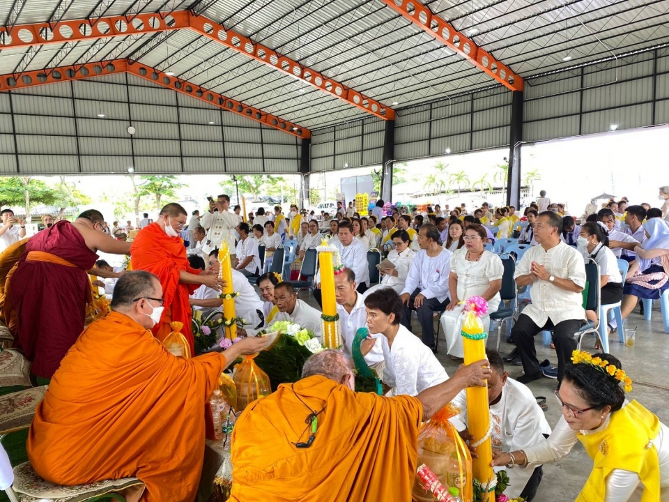 เทศบาลตำบลสันป่าตอง ได้จัดโครงการส่งเสริมทำนุบำรุงศาสนา ถวายเทียนพรรษา ประจำปีงบประมาณ พ.ศ.2567 ภาพที่ 19 | https://www.sanpatong.go.th