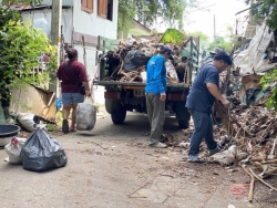 S__8527883_0.jpg - เทศบาลตำบลสันป่าตองลงพื้นที่ปรับสภาพแวดล้อมบ้าน ให้แก่ นาง ทองเพียร โสติผล ชุมชนหลังตลาด ม.10 ต.ยุหว่า อ.สันป่าตอง จ.เชียงใหม่ ในโครงการปรับสภาพแวดล้อมและสิ่งอำนวยความสะดวกของผู้สูงอายุให้เหมาะสมและปลอดภัย | https://www.sanpatong.go.th