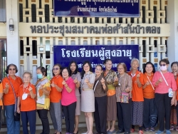 S__8994858_0.jpg - กิจกรรมตัดเย็บเสื้อแขนกุด โรงเรียนผู้สูงอายุเทศบาลตำบลสันป่าตอง  | https://www.sanpatong.go.th