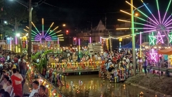 176482_0.jpg - เทศบาลตำบลสันป่าตอง ได้จัดโครงการสืบสานประเพณียี่เป็งเทศบาลตำบลสันป่าตอง ประจำปีงบประมาณ พ.ศ.2568 | https://www.sanpatong.go.th
