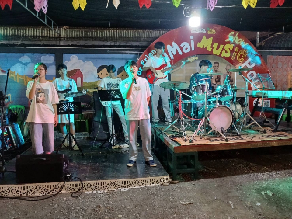 เทศบาลตำบลสันป่าตอง ได้จัดโครงการสืบสานประเพณียี่เป็งเทศบาลตำบลสันป่าตอง ประจำปีงบประมาณ พ.ศ.2568 ภาพที่ 34 | https://www.sanpatong.go.th