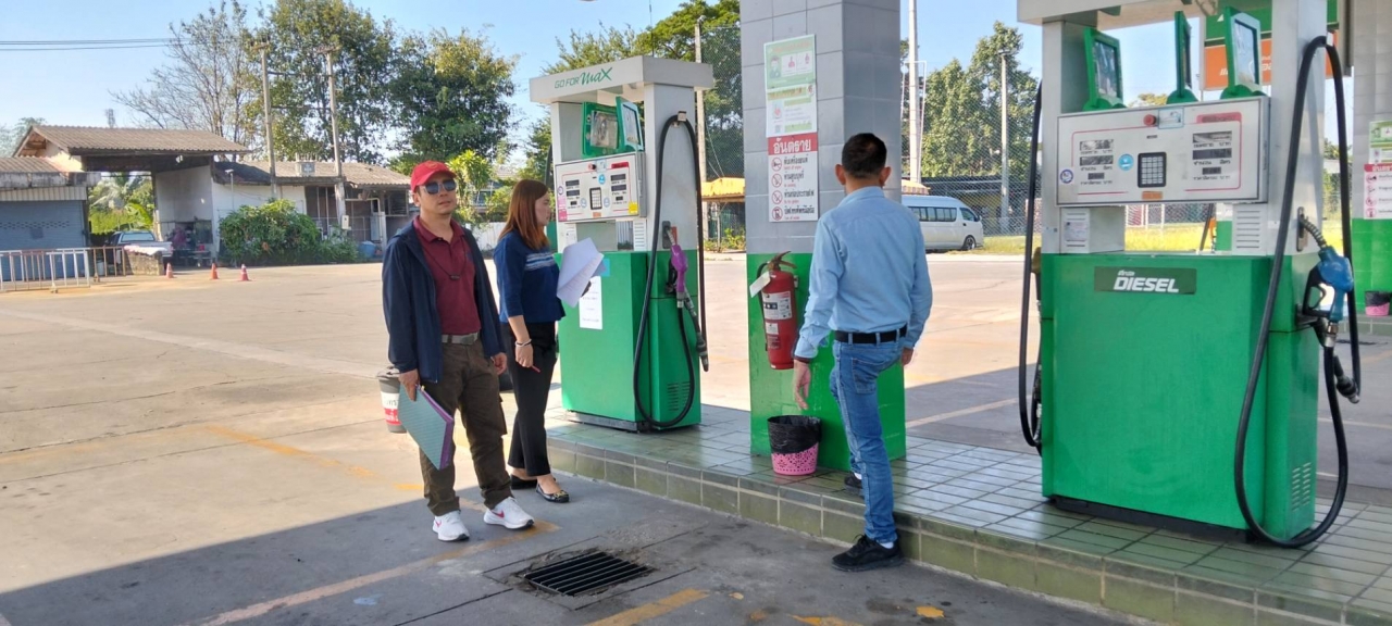 เทศบาลตำบลสันป่าตอง ตรวจ ลงพื้นที่ตรวจสอบสถานีบริการน้ำมัน ในเขตเทศบาลฯจำนวน 3 แห่ง  เพื่อต่ออายุใบอนุญาตประกอบกิจการน้ำมัน ปี พ.ศ.2568  ภาพที่ 7 | https://www.sanpatong.go.th