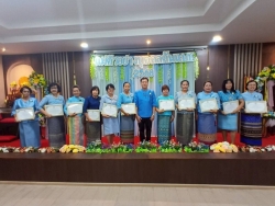 185370_0.jpg - กองการศึกษา เทศบาลตำบลสันป่าตอง ได้จัดโครงการแม่ตัวอย่างบุคคลต้นแบบ ประจำปีงบประมาณ2568 | https://www.sanpatong.go.th