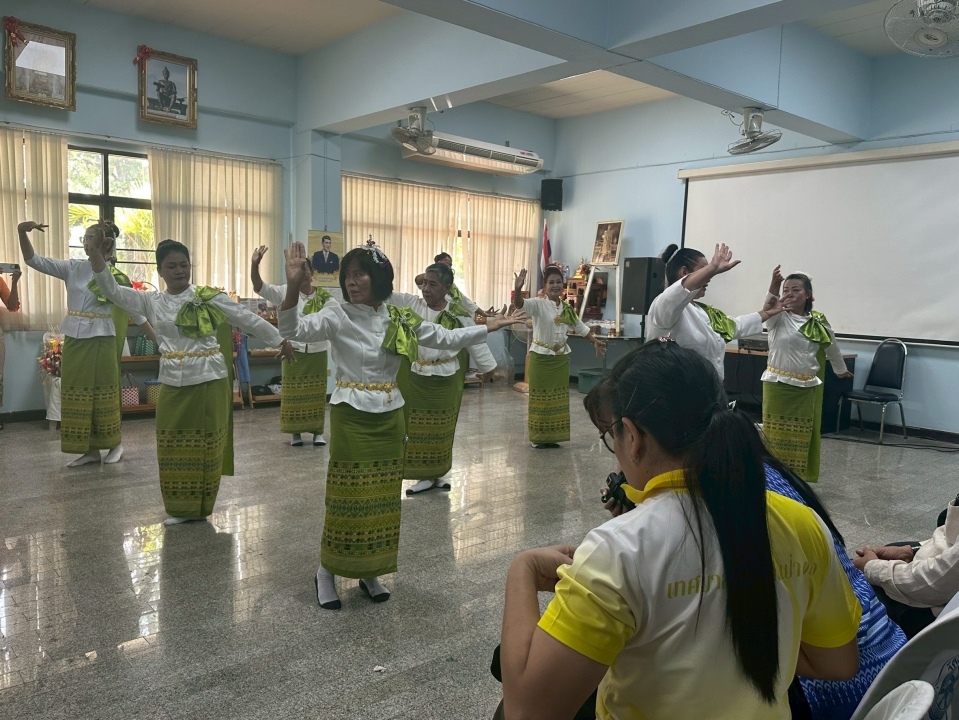 โครงการฝึกอบรมถ่ายทอดความรู้และทัศนศึกษาดูงานให้กับผู้นำชุมชน ประจำปี 2568 ภาพที่ 22 | https://www.sanpatong.go.th
