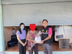 S__45817873_0.jpg - ลงพื้นที่มอบแพมเพิสและเครื่องอุปโภคบริโภคในเขตเทศบาลตำบลสันป่าตอง | https://www.sanpatong.go.th
