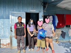 S__45817889_0.jpg - ลงพื้นที่มอบแพมเพิสและเครื่องอุปโภคบริโภคในเขตเทศบาลตำบลสันป่าตอง | https://www.sanpatong.go.th