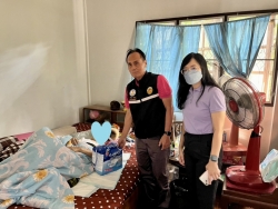 S__45817900_0.jpg - ลงพื้นที่มอบแพมเพิสและเครื่องอุปโภคบริโภคในเขตเทศบาลตำบลสันป่าตอง | https://www.sanpatong.go.th