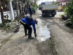 2.jpg - งานซ่อมแซมพื้นผิวถนน (ตามคำร้องทั่วไป) บริเวณหมู่บ้านสิริเชียงใหม่  | https://www.sanpatong.go.th