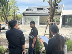 S__65994760_0.jpg - ประชาสัมพันธ์ลงพื้นที่ตรวจแนะนำให้ความรู้ด้านสุขลักษณะการประกอบกิจการ เพื่อประกอบการพิจารณาออกหนังสือรับรองการแจ้งจัดตั้งสถานที่จำหน่ายอาหารหรือสถานที่สะสมอาหาร | https://www.sanpatong.go.th