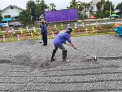12.jpg - ปรับปรุงสถานที่เพื่อจัดงานโครงการสืบสานประเพณียี่เป็ง วันลอยกระทง ประจำปี 2568 | https://www.sanpatong.go.th