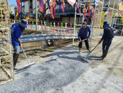 8.jpg - ปรับปรุงสถานที่เพื่อจัดงานโครงการสืบสานประเพณียี่เป็ง วันลอยกระทง ประจำปี 2568 | https://www.sanpatong.go.th