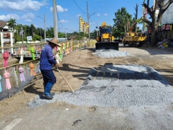 9.jpg - ปรับปรุงสถานที่เพื่อจัดงานโครงการสืบสานประเพณียี่เป็ง วันลอยกระทง ประจำปี 2568 | https://www.sanpatong.go.th