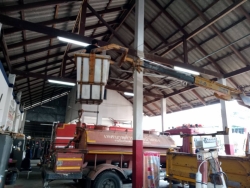 10.jpg - งานซ่อมแซมไฟฟ้าสาธารณะ  ภายในเขตเทศบาลตำบลสันป่าตอง | https://www.sanpatong.go.th