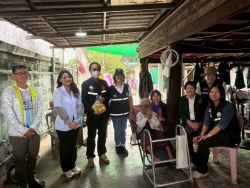 S__16777223.jpg - วัน พฤหัสบดี  ที่ 20  พฤศจิกายน 2568 กองสาธารณสุขและสิ่งแวดล้อม เทศบาลตำบลสันป่าตอง นำโดยนายศรีทอน ปัญญา รองนายกเทศมนตรี นางรพีรรณ สุริยานรากร ประธานสภาเทศบาลตำบลสันป่าตอง พยาบาลวิชาชีพ นักกายภาพบำบัด ร่วมกับ  อสม. ในพื้นที่  เยี่ยมบ้านชุมชนบ้านป่าลาน และชุมชนบ้านไร่ เพื่อประเมินอาการ ให้คำแนะนำในกา | https://www.sanpatong.go.th