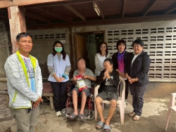 S__16777224.jpg - วัน พฤหัสบดี  ที่ 20  พฤศจิกายน 2568 กองสาธารณสุขและสิ่งแวดล้อม เทศบาลตำบลสันป่าตอง นำโดยนายศรีทอน ปัญญา รองนายกเทศมนตรี นางรพีรรณ สุริยานรากร ประธานสภาเทศบาลตำบลสันป่าตอง พยาบาลวิชาชีพ นักกายภาพบำบัด ร่วมกับ  อสม. ในพื้นที่  เยี่ยมบ้านชุมชนบ้านป่าลาน และชุมชนบ้านไร่ เพื่อประเมินอาการ ให้คำแนะนำในกา | https://www.sanpatong.go.th