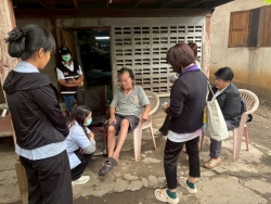 S__16777230.jpg - วัน พฤหัสบดี  ที่ 20  พฤศจิกายน 2568 กองสาธารณสุขและสิ่งแวดล้อม เทศบาลตำบลสันป่าตอง นำโดยนายศรีทอน ปัญญา รองนายกเทศมนตรี นางรพีรรณ สุริยานรากร ประธานสภาเทศบาลตำบลสันป่าตอง พยาบาลวิชาชีพ นักกายภาพบำบัด ร่วมกับ  อสม. ในพื้นที่  เยี่ยมบ้านชุมชนบ้านป่าลาน และชุมชนบ้านไร่ เพื่อประเมินอาการ ให้คำแนะนำในกา | https://www.sanpatong.go.th