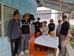 S__16777232.jpg - วัน พฤหัสบดี  ที่ 20  พฤศจิกายน 2568 กองสาธารณสุขและสิ่งแวดล้อม เทศบาลตำบลสันป่าตอง นำโดยนายศรีทอน ปัญญา รองนายกเทศมนตรี นางรพีรรณ สุริยานรากร ประธานสภาเทศบาลตำบลสันป่าตอง พยาบาลวิชาชีพ นักกายภาพบำบัด ร่วมกับ  อสม. ในพื้นที่  เยี่ยมบ้านชุมชนบ้านป่าลาน และชุมชนบ้านไร่ เพื่อประเมินอาการ ให้คำแนะนำในกา | https://www.sanpatong.go.th