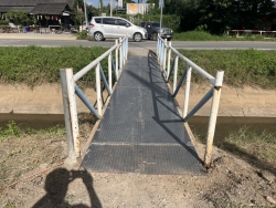 10.jpg - กองช่าง เทศบาลตำบลสันป่าตอง ดำเนินการซ่อมแซมสะพานชำรุด บริเวณหลังธนาคารกรุงไทย | https://www.sanpatong.go.th