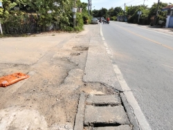 36468.jpg - งานสาธารณูปโภค กองช่าง ได้ดำเนินการซ่อมแซมไหล่ถนนชำรุด บริเวณหมู่บ้านช่างกระดาษ หมู่ที่ 1 ตำบลทุ่งต้อม | https://www.sanpatong.go.th