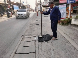 12.jpg - งานสาธารณูปโภค กองช่าง ได้ดำเนินการซ่อมแซมไหล่ถนนชำรุด บริเวณทางเข้าโรงหนังเก่า หมู่ที่ 10 ตำบลยุหว่า | https://www.sanpatong.go.th