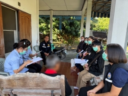 S__17121286.jpg - วันอังคารที่ 25 พฤศจิกายน กองสาธารณสุขและสิ่งแวดล้อม นำโดย นายศรีทอน ปัญญา รองนายกเทศมนตรี พยาบาลวิชาชีพ และนักกายภาพบำบัด ร่วมกับ อสม. ในพื้นที่ชุมชนบ้านหย่อน เพื่อประเมินอาการ และให้คำแนะนำด้านดูแลสุขภาพ พร้อมมอบของอุปโภคบริโภคให้กับผู้ที่มีภาวะพึ่งพิง | https://www.sanpatong.go.th