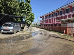 5939.jpg - งานป้องกันและบรรเทาสาธารณภัย  สำรวจจุดเสี่ยงที่อาจเกิดอุบัติเหตุ จึงได้ดำเนินการฉีดล้าง ทำความสะอาดถนนจุดที่มีกรวด ทราย เพื่อความปลอดภัยในการจราจร | https://www.sanpatong.go.th