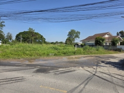 5945.jpg - งานป้องกันและบรรเทาสาธารณภัย  สำรวจจุดเสี่ยงที่อาจเกิดอุบัติเหตุ จึงได้ดำเนินการฉีดล้าง ทำความสะอาดถนนจุดที่มีกรวด ทราย เพื่อความปลอดภัยในการจราจร | https://www.sanpatong.go.th