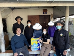 S__48472101_0.jpg - ลงพื้นที่มอบแพมเพิสและแผ่นรองซับ ให้กับคนพิการ (ติดเตียง) ในเขตเทศบาลตำบลสันป่าตอง | https://www.sanpatong.go.th