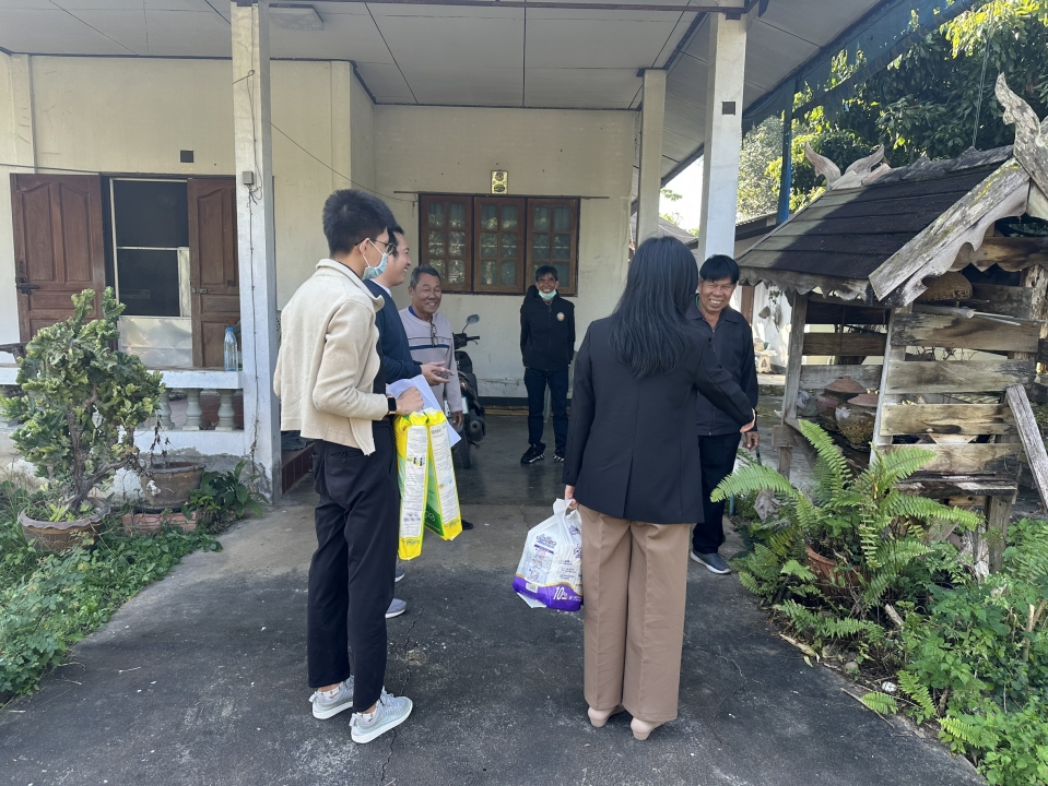 ลงพื้นที่มอบแพมเพิสและแผ่นรองซับ ให้กับคนพิการ (ติดเตียง) ในเขตเทศบาลตำบลสันป่าตอง ภาพที่ 10 | https://www.sanpatong.go.th