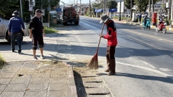S__19161105.jpg - เทศบาลตำบลสันป่าตอง ได้ทำความสะอาดถนนหนทาง เพื่อความเป็นระเบียบเรียบร้อย สะอาด สวยงาม   ต้อนรับปีใหม่ | https://www.sanpatong.go.th