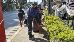 S__19161107.jpg - เทศบาลตำบลสันป่าตอง ได้ทำความสะอาดถนนหนทาง เพื่อความเป็นระเบียบเรียบร้อย สะอาด สวยงาม   ต้อนรับปีใหม่ | https://www.sanpatong.go.th