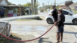 S__19161113.jpg - เทศบาลตำบลสันป่าตอง ได้ทำความสะอาดถนนหนทาง เพื่อความเป็นระเบียบเรียบร้อย สะอาด สวยงาม   ต้อนรับปีใหม่ | https://www.sanpatong.go.th