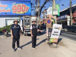 17.jpg - คณะผู้บริหารฯ พร้อมกับเจ้าหน้าที่ กองช่าง และงานป้องกันและบรรเทา เทศบาลตำบลสันป่าตอง ดำเนินการลงพื้นที่เพื่อทำความสะอาดถนน  บริเวณทางเสี่ยงอันตราย ภายในเขตเทศบาลตำบลสันป่าตอง | https://www.sanpatong.go.th