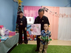 ศูนย์พัฒนาเด็กเล็กเทศบาลตำบลสันป่าตอง จัดโครงการเรียนรู้สู่โลกกว้าง อนุบาลวัยใส(กิจกรรมทำบุญส่งท้ายปีเก่าต้อนรับปีใหม่) ภาพที่ 41 | https://www.sanpatong.go.th