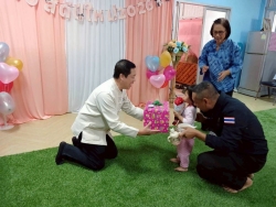ศูนย์พัฒนาเด็กเล็กเทศบาลตำบลสันป่าตอง จัดโครงการเรียนรู้สู่โลกกว้าง อนุบาลวัยใส(กิจกรรมทำบุญส่งท้ายปีเก่าต้อนรับปีใหม่) ภาพที่ 27 | https://www.sanpatong.go.th