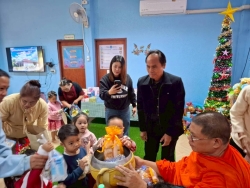 ศูนย์พัฒนาเด็กเล็กเทศบาลตำบลสันป่าตอง จัดโครงการเรียนรู้สู่โลกกว้าง อนุบาลวัยใส(กิจกรรมทำบุญส่งท้ายปีเก่าต้อนรับปีใหม่) ภาพที่ 2 | https://www.sanpatong.go.th