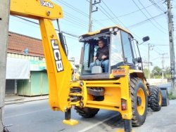 42501.jpg - เทศบาลตำบลสันป่าตอง พร้อมกับเจ้าหนที่กองช่าง เทศบาลตำบลสันป่าตองได้ดำเนินการซ่อมฝารางระบายน้ำบริเวณถนนอ้อมอำเภอ | https://www.sanpatong.go.th