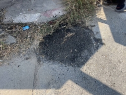 43023.jpg - เทศบาลตำบลสันป่าตอง พร้อมกับกองช่าง เทศบาลตำบลสันป่าตองได้ดำเนินการซ่อมแซมถนนที่เปนหลุมเป็นบ่อ ภายในเขตเทศบาลฯ ทั้งนี้เพื่อความปลอดภัยแก่ผู้สัญจรไปมา | https://www.sanpatong.go.th