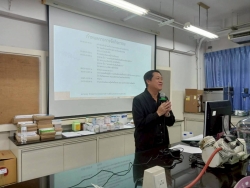 249611_0.jpg - โครงการส่งเสริมการเรียนรู้ตามอัธยาศัยให้กับประชาชนในเขตเทศบาลตำบลสันป่าตอง กิจกรรมการทำผลิตภัณฑ์คอสเมติค ลิปมันจากสารสกัดธรรมชาติ | https://www.sanpatong.go.th