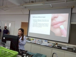 249614_0.jpg - โครงการส่งเสริมการเรียนรู้ตามอัธยาศัยให้กับประชาชนในเขตเทศบาลตำบลสันป่าตอง กิจกรรมการทำผลิตภัณฑ์คอสเมติค ลิปมันจากสารสกัดธรรมชาติ | https://www.sanpatong.go.th