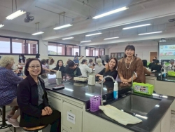 249628_0.jpg - โครงการส่งเสริมการเรียนรู้ตามอัธยาศัยให้กับประชาชนในเขตเทศบาลตำบลสันป่าตอง กิจกรรมการทำผลิตภัณฑ์คอสเมติค ลิปมันจากสารสกัดธรรมชาติ | https://www.sanpatong.go.th