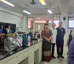 249630_0.jpg - โครงการส่งเสริมการเรียนรู้ตามอัธยาศัยให้กับประชาชนในเขตเทศบาลตำบลสันป่าตอง กิจกรรมการทำผลิตภัณฑ์คอสเมติค ลิปมันจากสารสกัดธรรมชาติ | https://www.sanpatong.go.th