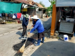 43817.jpg - เทศบาลตำบลสันป่าตอง ร่วมกับกองช่าง ได้ดำเนินการซ่อมแซมถนนและไหล่ทาง บริเวณชุมชนหลังตลาด บ้านสันป่าตอง | https://www.sanpatong.go.th